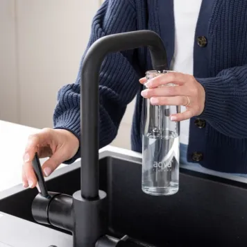 aqva-flow-filtering-water-bottle-04-liters-0686e120661538.jpg