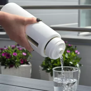 aqva-sleeve-protective-sleeve-for-09-l-drinking-bottle-white-06a8701062248e.jpg